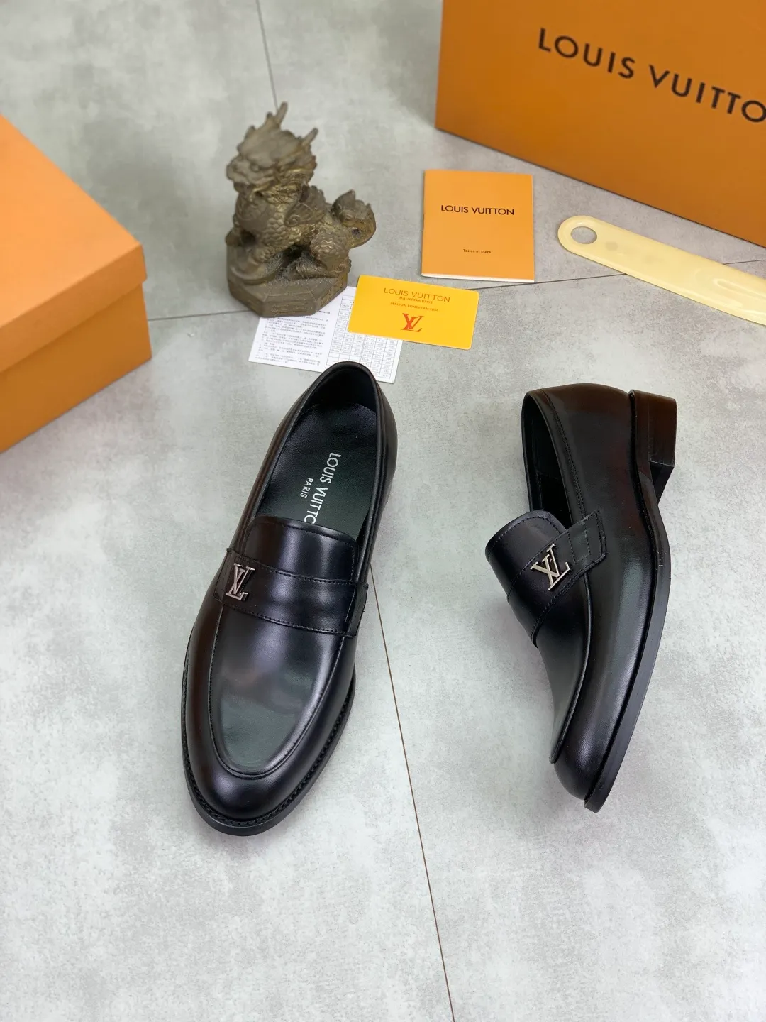 Men's Men's Shoes 💰P420 [New Style] 💰Yangli💎💎💎[Louis Vuitton] LV high-end men's formal business leather shoes, original order 1:1! Original imported calfskin, original metal buckle, imported sheepskin lining for feet, original outsole, men's shoe size: 39-45 (38.46 customized) black optional